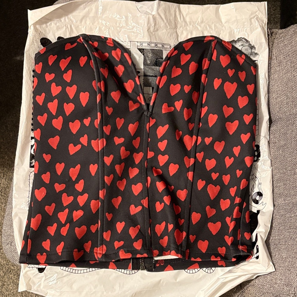 🤑Hot Topic Black and Red Heart Bustier Top